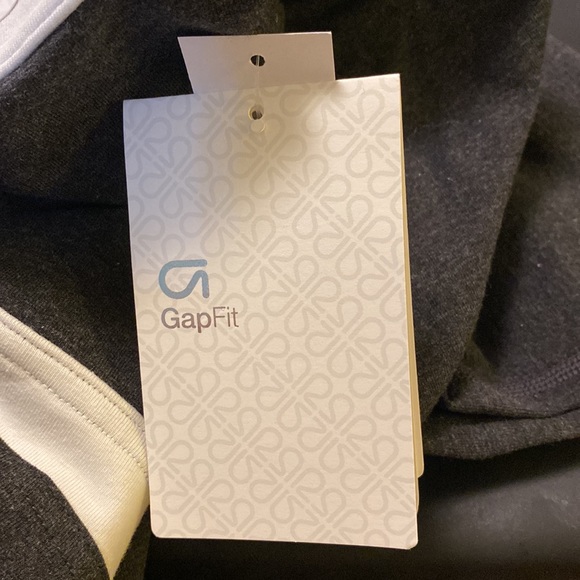 GapFit Women’s Athletic gbalance flare, regular rise, fitted through the… - Picture 7 of 10